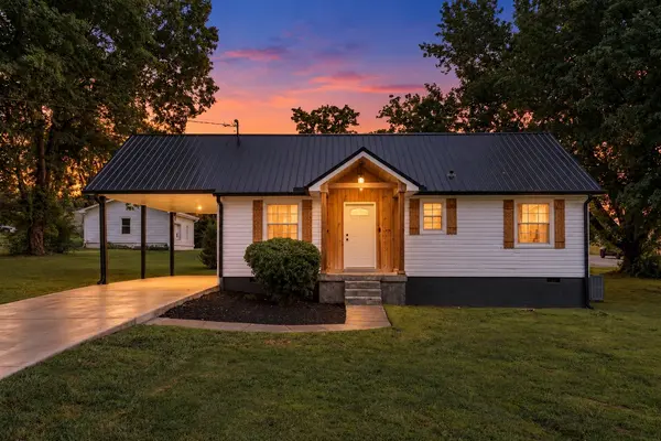 100 Brook Dr, Dickson, TN 37055
