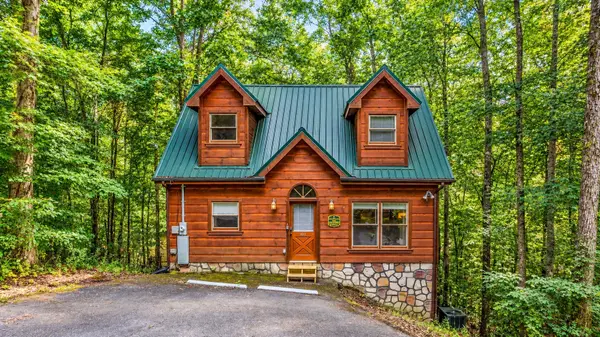 1420 Silver Poplar Ln, Sevierville, TN 37876