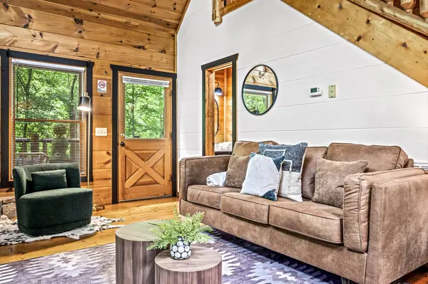 1420 Silver Poplar Ln, Sevierville, TN 37876