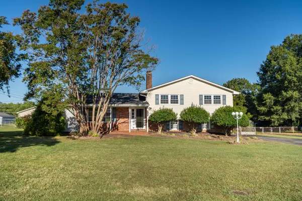 124 Midland DR, Boiling Springs, SC 29316