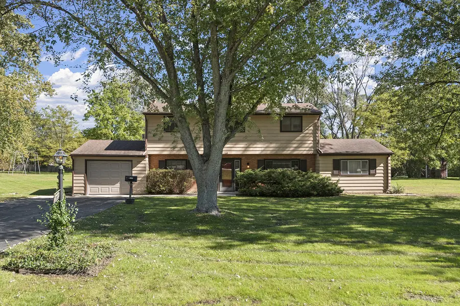 2244 Heathercliff DR, Green Oaks, IL 60048