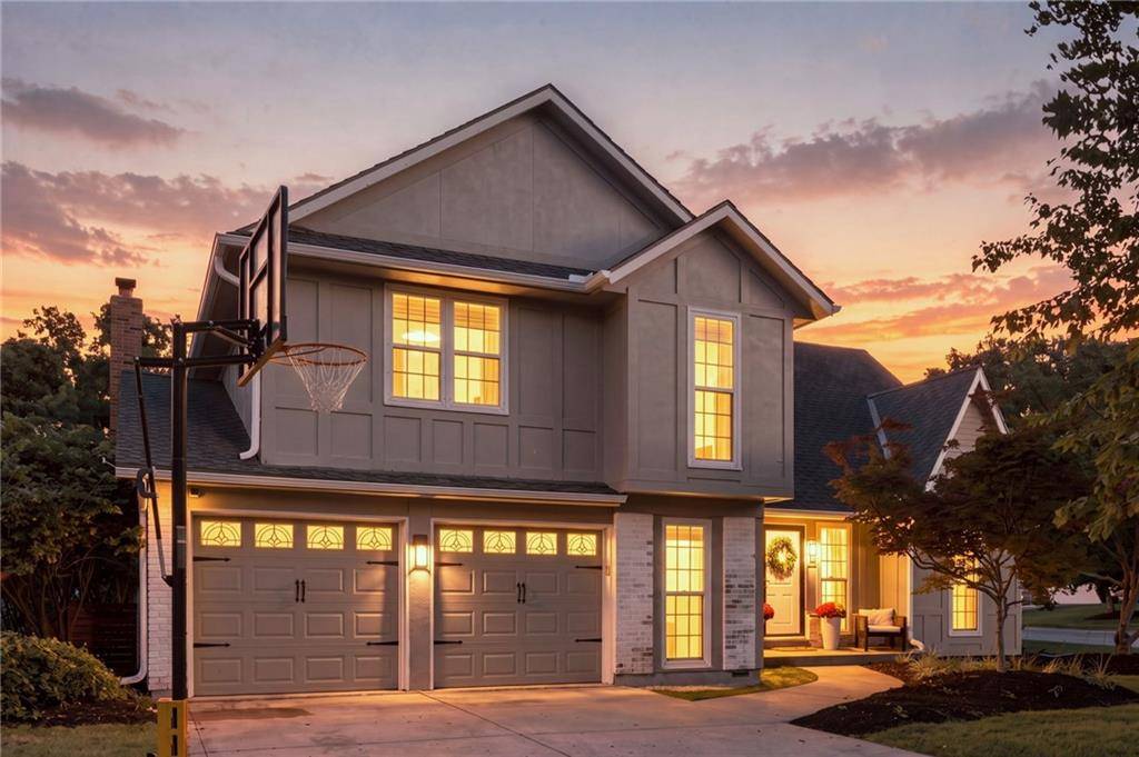206 NE Shoreview DR, Lee's Summit, MO 64064