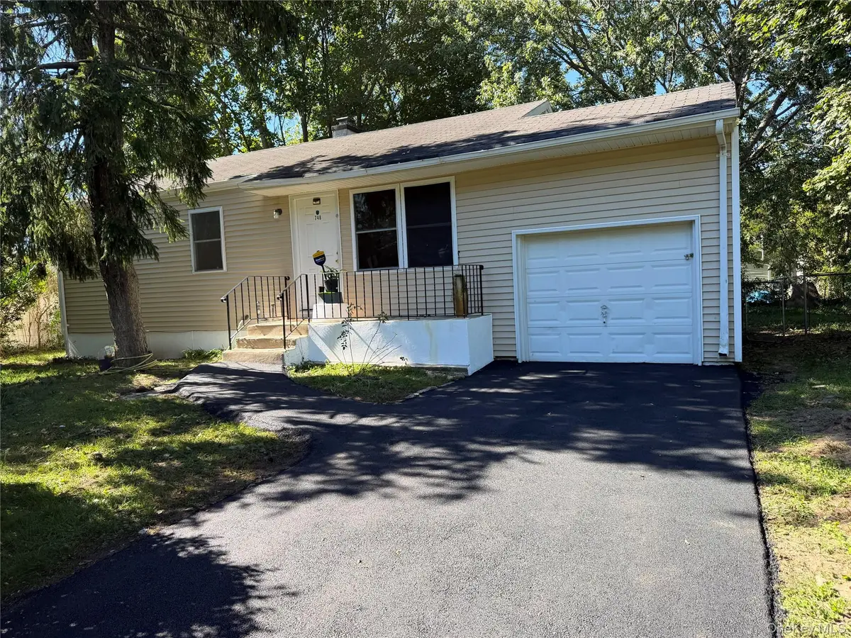 748 Doane AVE, Bellport, NY 11713