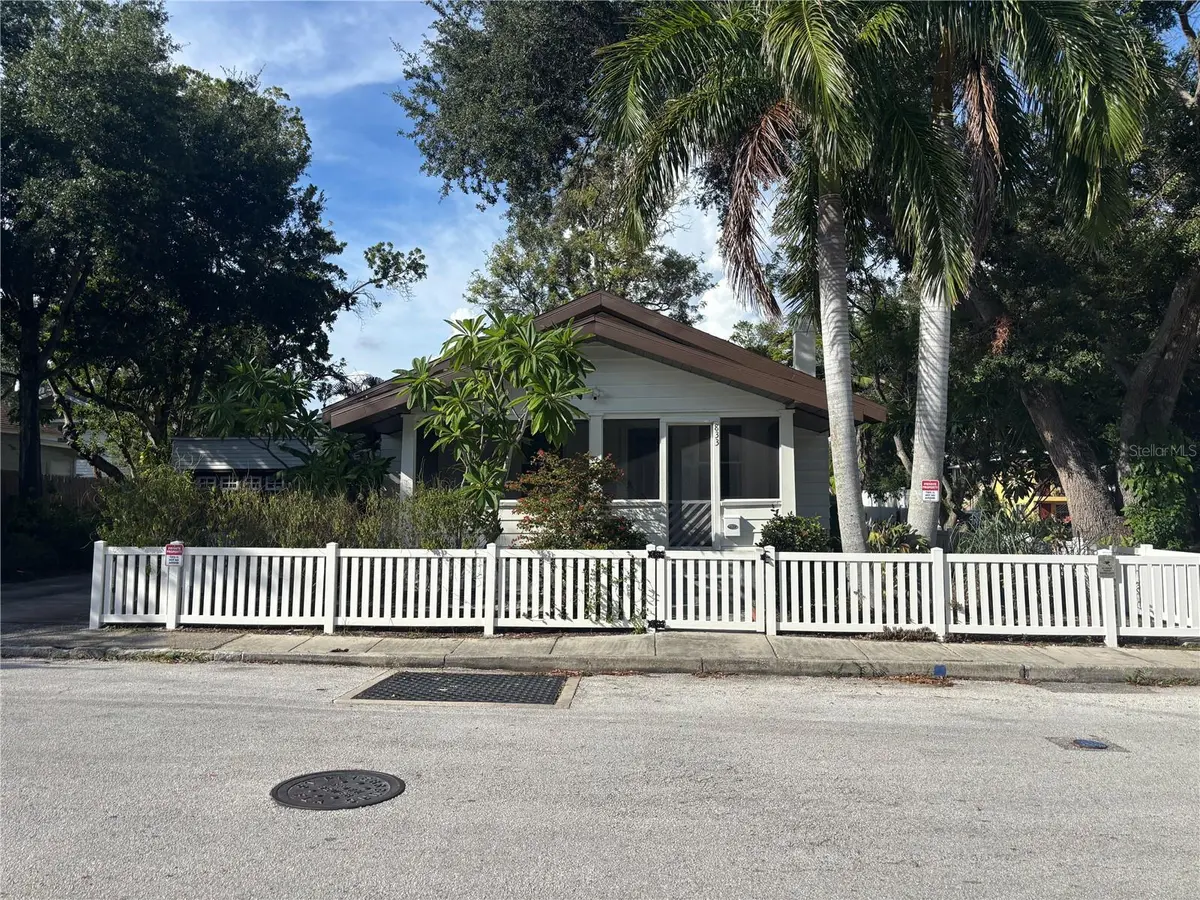 833 11TH AVE N, St Petersburg, FL 33701