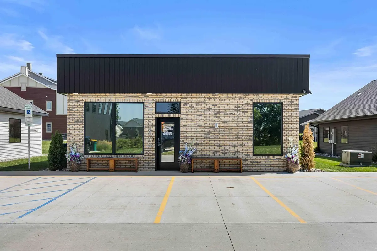 3325 E Oak Ridge Pond WAY E, West Fargo, ND 58078