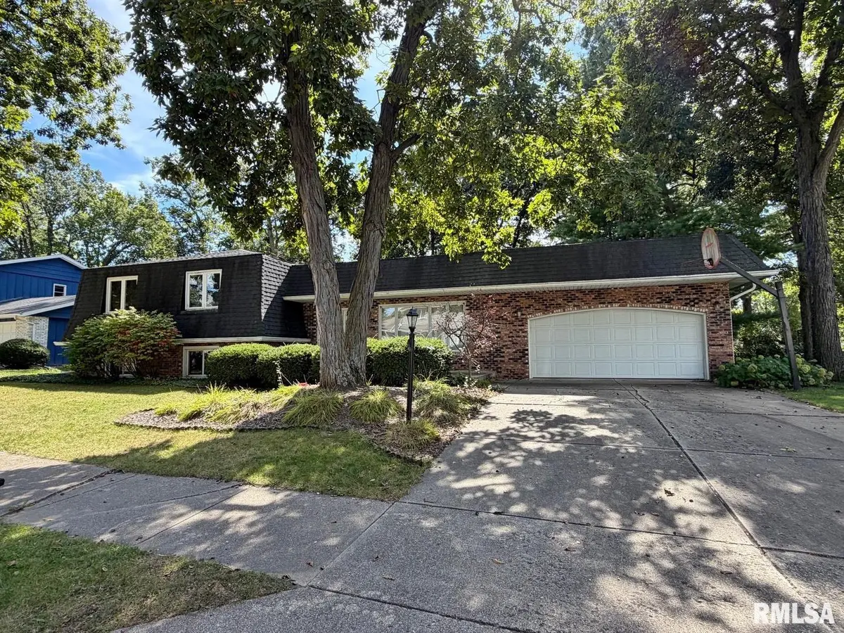 4804 W KNOBOAK DR, Peoria, IL 61615