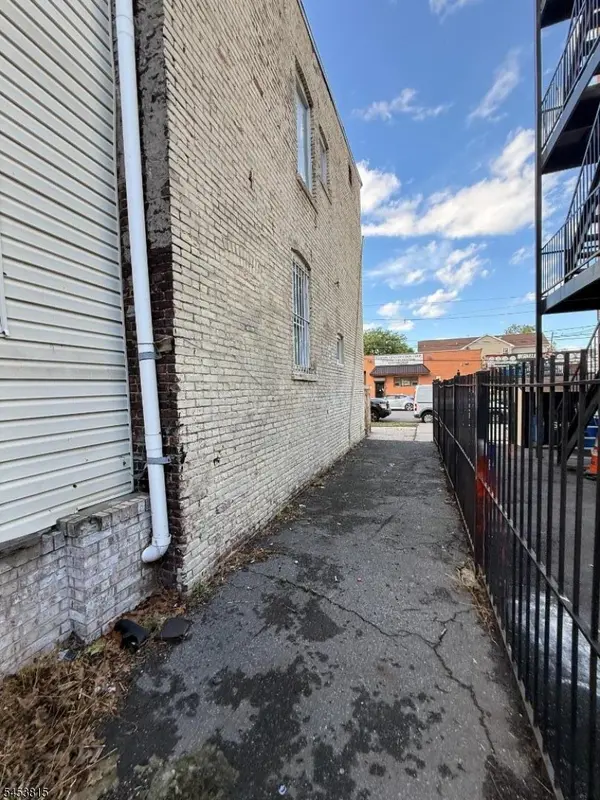 210 Berkeley Ave, Newark City, NJ 07107