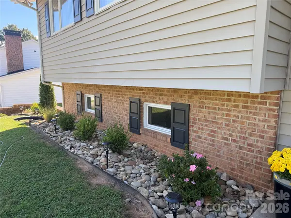 152 North Shore DR, Cherryville, NC 28021