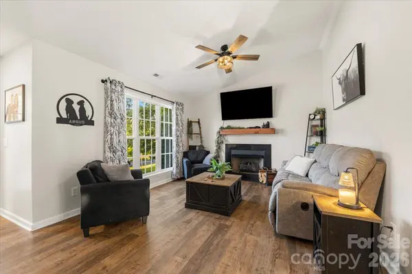 106 S River Glen DR, Morganton, NC 28655