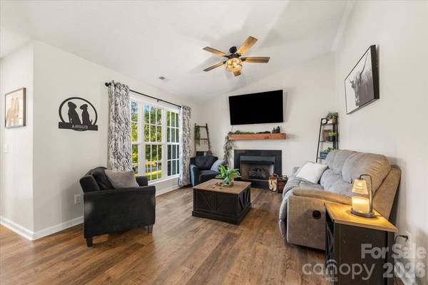 106 S River Glen DR, Morganton, NC 28655
