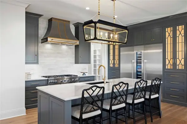 11417 Cambridge RD, Leawood, KS 66211