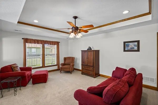 521 Galaxy LN, Raymore, MO 64083