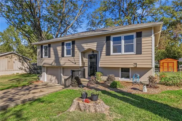1505 Eastwood RD, Harrisonville, MO 64701