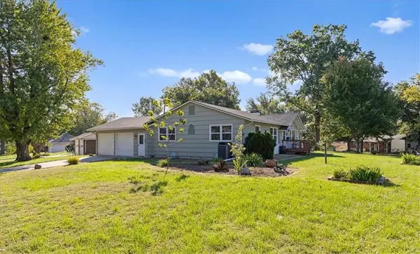 1606 NE 68TH PL, Gladstone, MO 64118