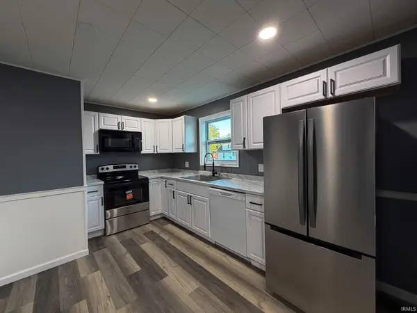 805 E 1ST ST, Huntingburg, IN 47542