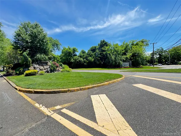 9 Fairview CIR, Middle Island, NY 11953