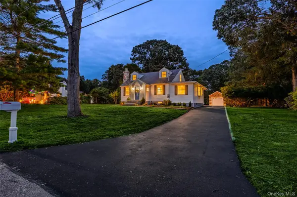 23 Hillcrest DR, Smithtown, NY 11787