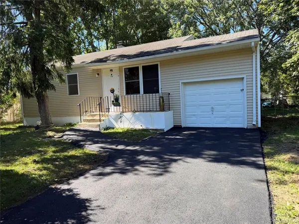 748 Doane AVE, Bellport, NY 11713