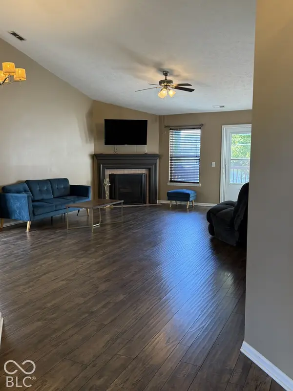3229 Creekshore DR, Indianapolis, IN 46268