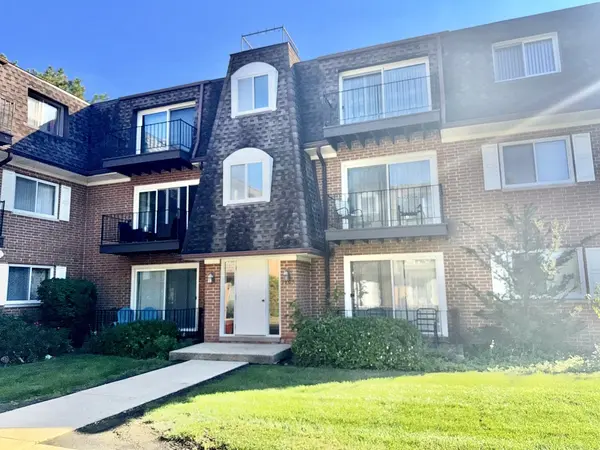1905 W GOLF RD #2A, Mount Prospect, IL 60056