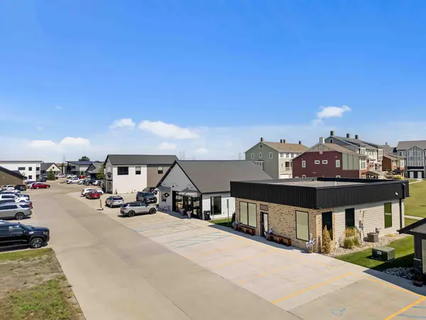 3325 E Oak Ridge Pond WAY E, West Fargo, ND 58078