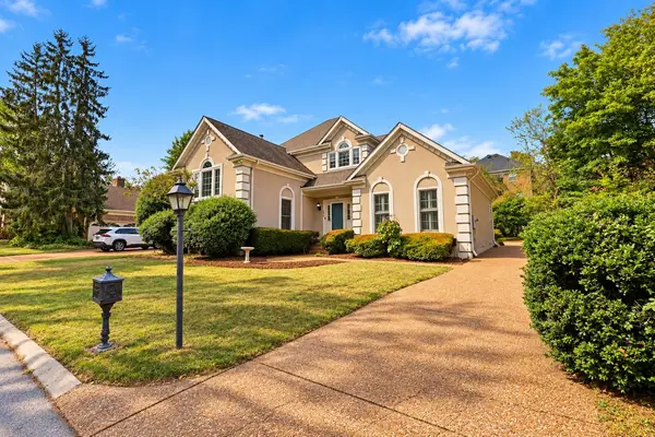 206 Belle Lake Dr, Nashville, TN 37221