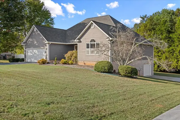 2754 Hayleywood Dr, Athens, TN 37303