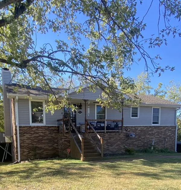 121 Overlook Dr, Hendersonville, TN 37075