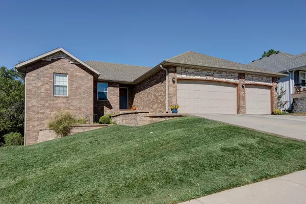 1093 E Lakota ST, Nixa, MO 65714