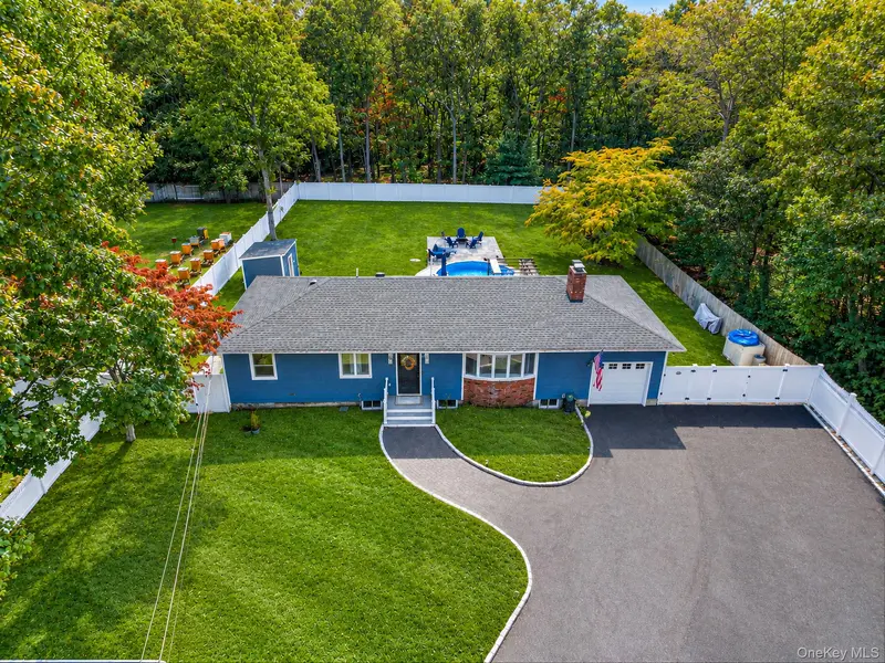 20 Danbury AVE, Patchogue, NY 11772