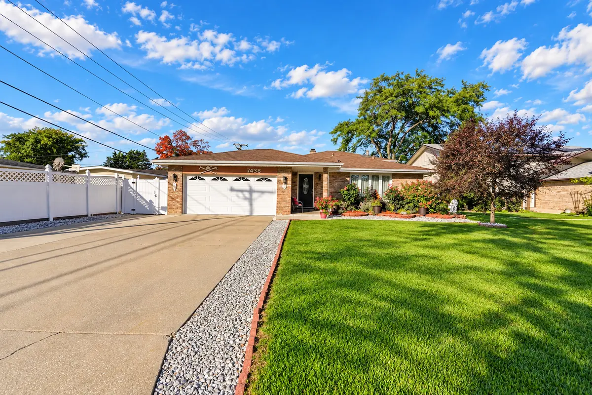 7438 Beloit AVE, Bridgeview, IL 60455
