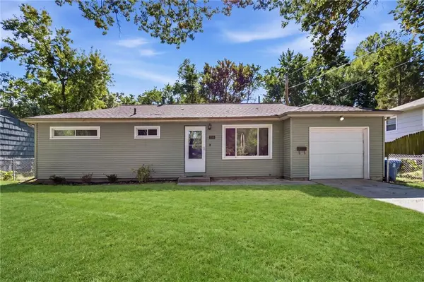 5719 W 81st ST, Prairie Village, KS 66208