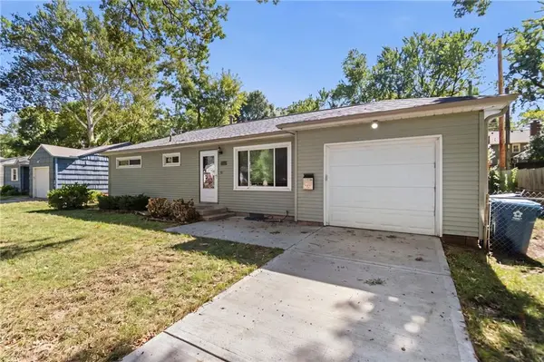 5719 W 81st ST, Prairie Village, KS 66208