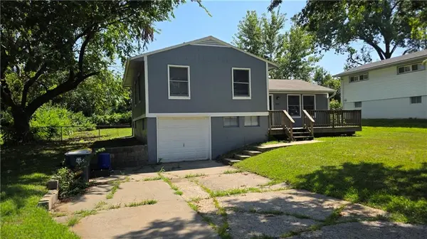 7301 84th TER #NW, Kansas City, MO 64151