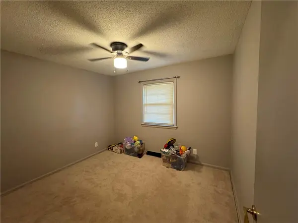 8916 E 57th ST, Raytown, MO 64133