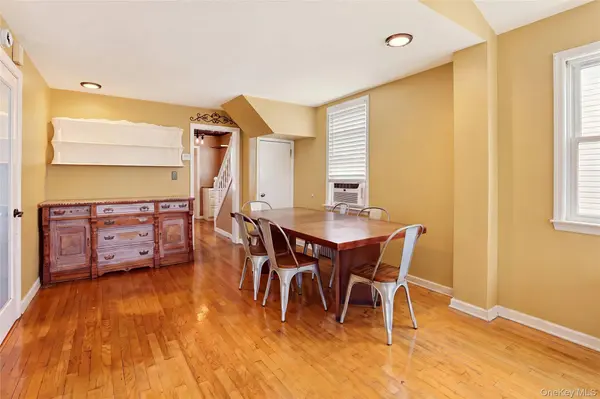 19 Catherine AVE, Franklin Square, NY 11010