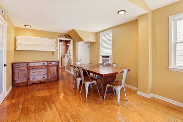 19 Catherine AVE, Franklin Square, NY 11010