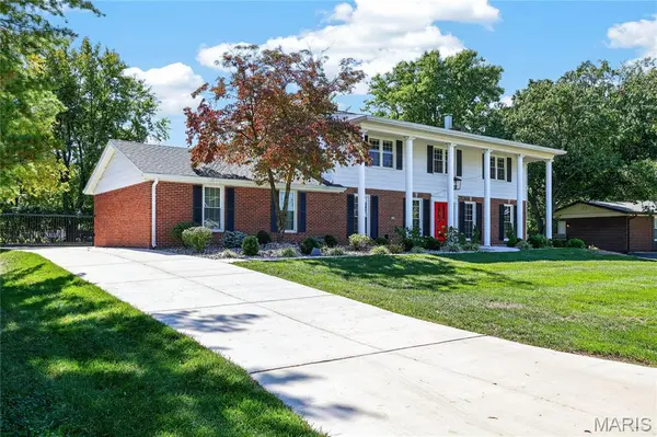 12120 Hibler DR, Creve Coeur, MO 63141