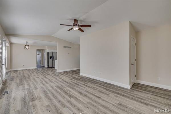 562 Oak ST, Farmington, MO 63640