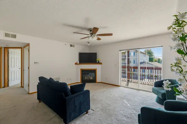 121 E Price ST #202, Eldridge, IA 52748