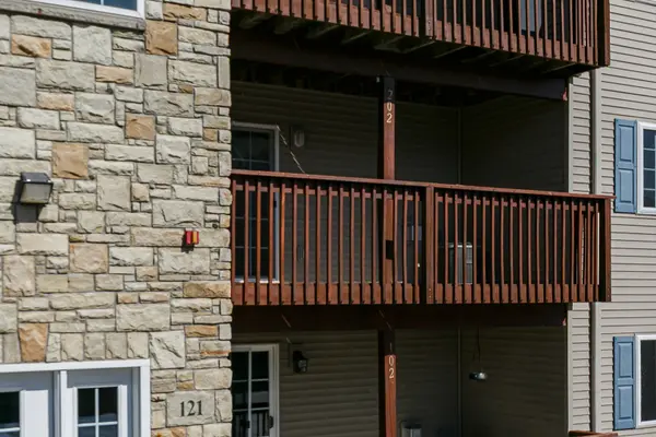 121 E Price ST #202, Eldridge, IA 52748