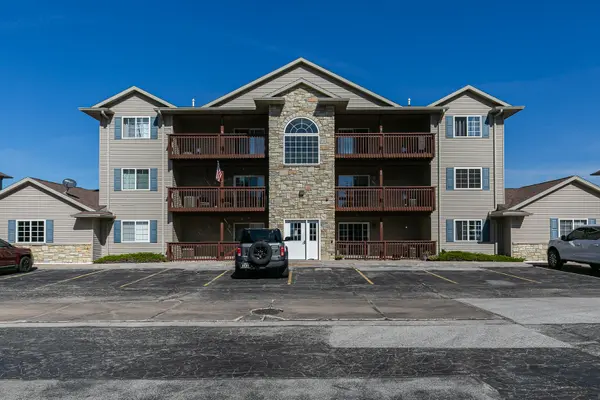 121 E Price ST #202, Eldridge, IA 52748