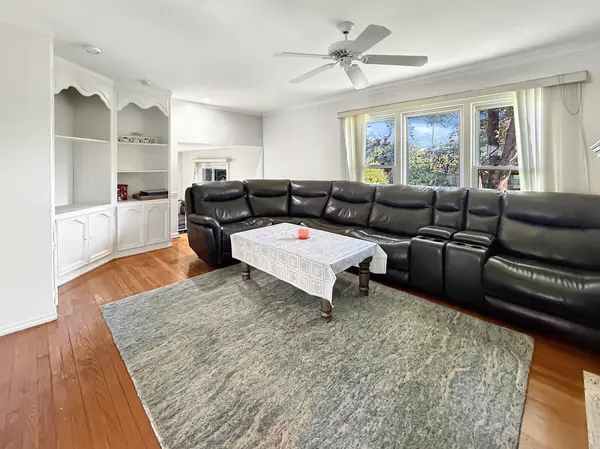 629 Barberry RD, Highland Park, IL 60035