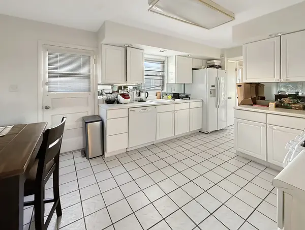 629 Barberry RD, Highland Park, IL 60035