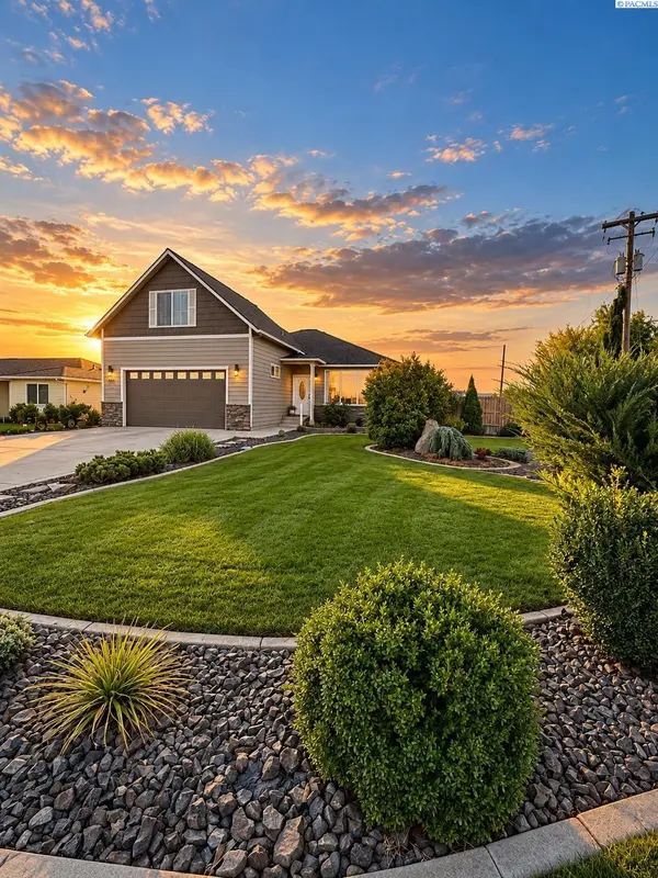 2004 Wyant Way, Grandview, WA 98930
