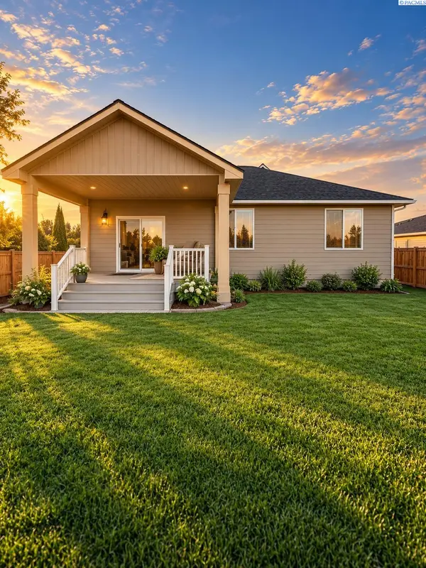 2004 Wyant Way, Grandview, WA 98930