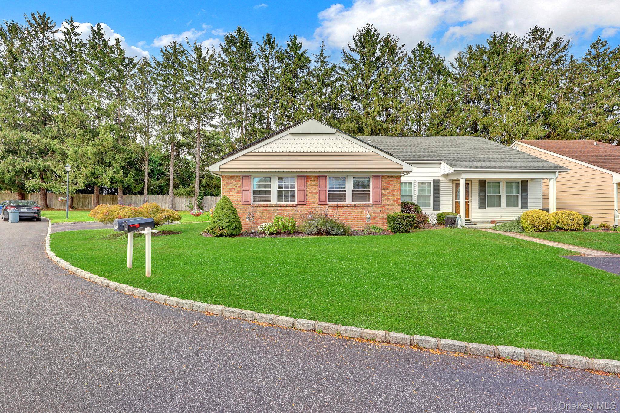 46 Forge LN, Coram, NY 11727