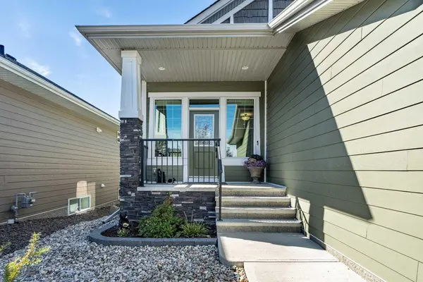 152 Ranch RD, Okotoks, AB T1S 0P4