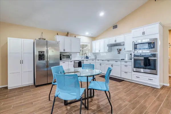 659 Fox LN, Lockhart, TX 78644