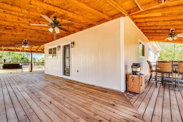 659 Fox LN, Lockhart, TX 78644